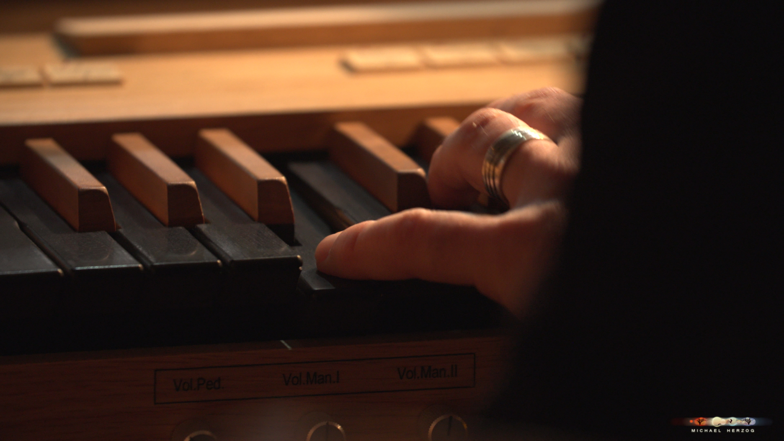 ArnsdorferSternstunden_Konzertabend1-mit-PhilharmonieSalzburg_Screenshot_MichaelHerzog-04.jpg